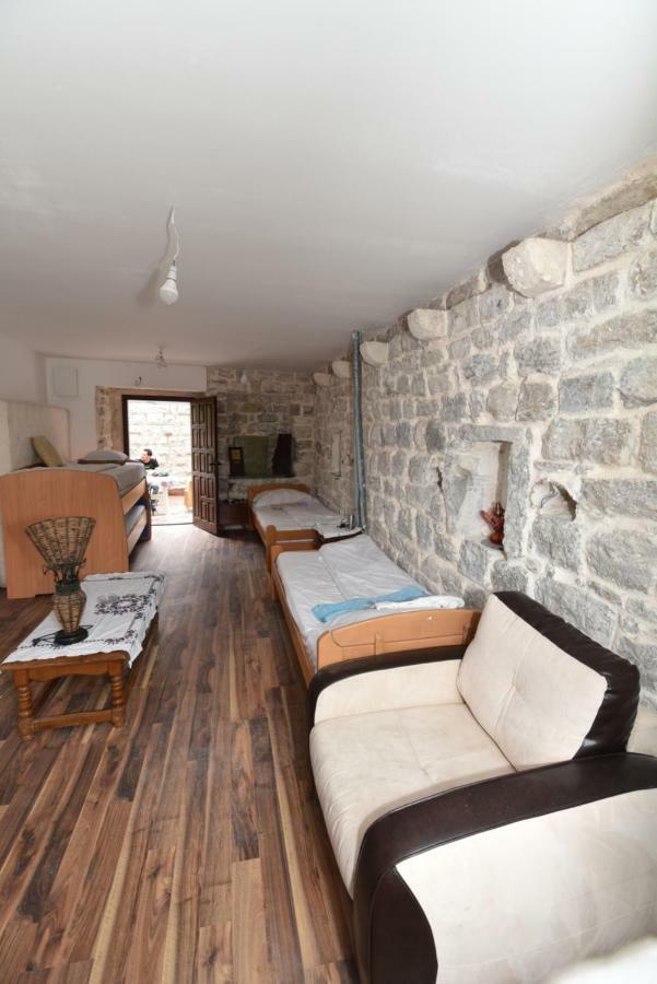 Hostel Michel Budua Esterno foto