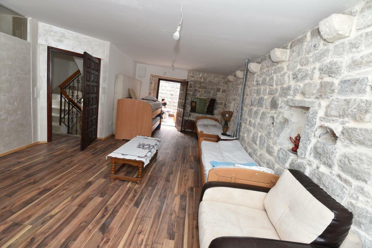 Hostel Michel Budua Esterno foto
